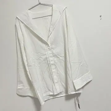지나시스 세일러 카라 핀턱 셔츠