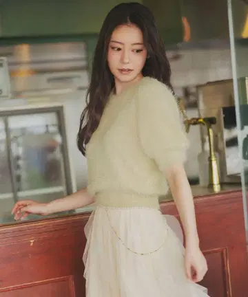 완판 택 포함 새상품 코코딜 반팔 페더 니트 라임 25AW
