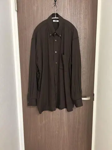 새상품 드레이프 긴팔 셔츠 UNIQLO U 유니클로유 다크 브라운 L
