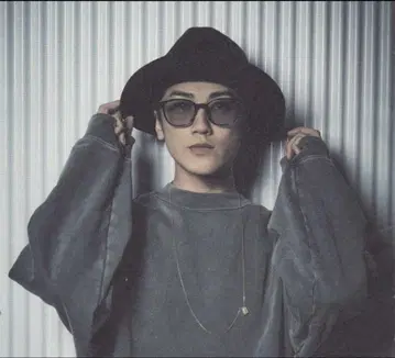 아카니시 착용 OLIVER PEOPLES ALDEA