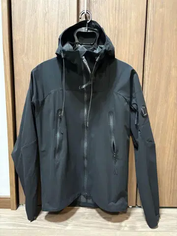 C.P.Company 블랙 나일론 자켓 후드 부착