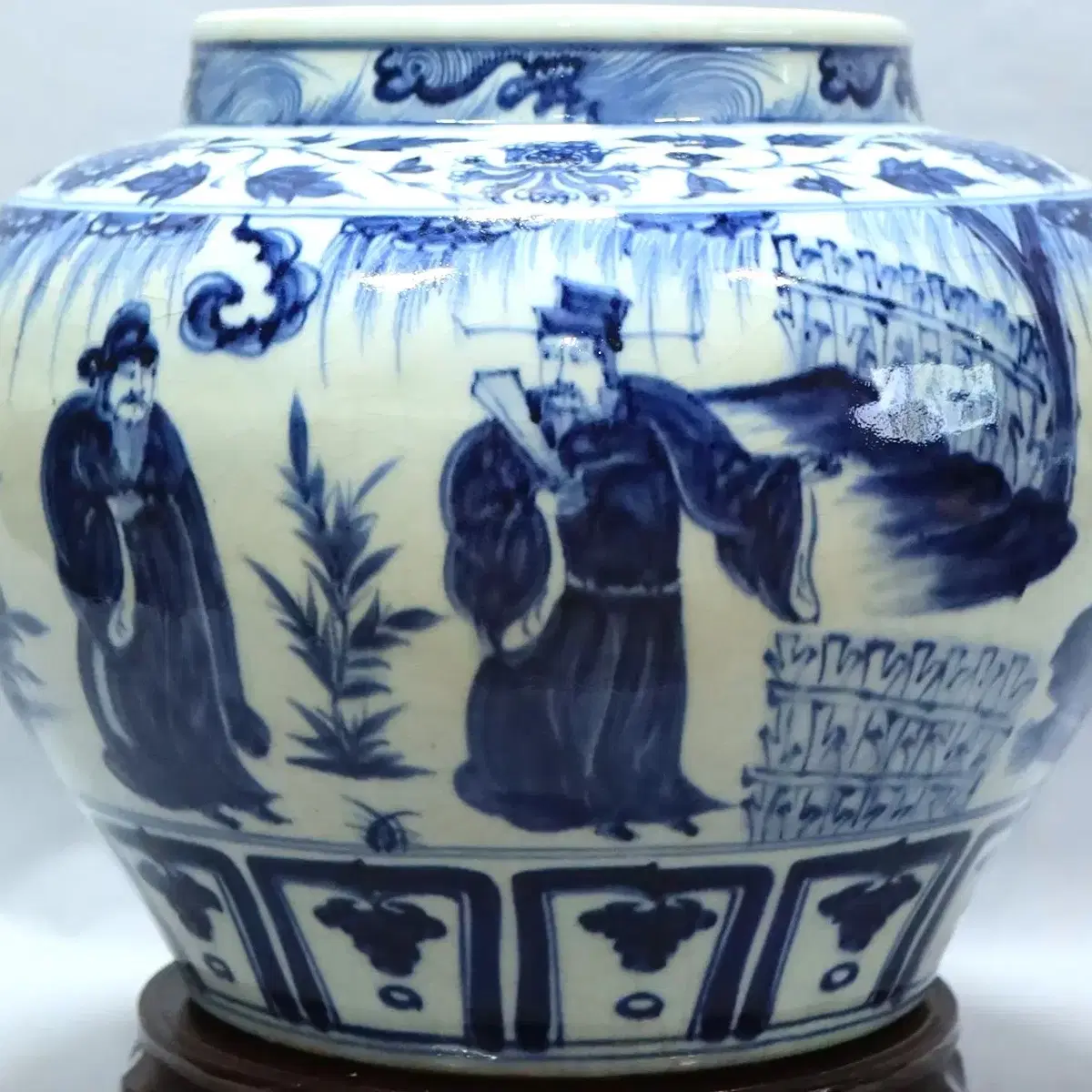 Chinese porcelain blue and white ancient figures painting jar