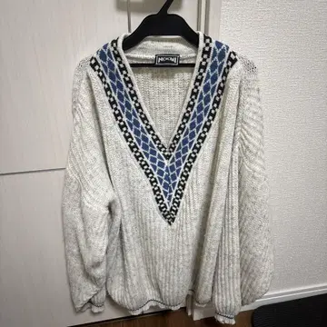 NENCINI 화이트 V넥 니트 스웨터