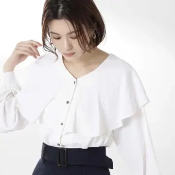 케이프 프릴 블라우스 내추럴 뷰티 베이직