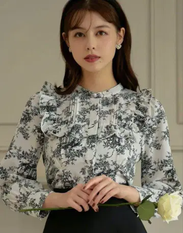tocco closet 프릴 달린 턱 디테일 토드 주이 프린트 블라우스