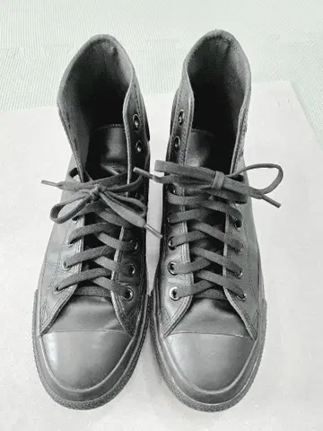 컨버스 올스타 가죽 블랙 하이컷 26.5cm 하자품