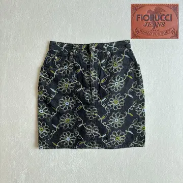 FIORUCCI 피오루치 Embroidery 자수 올 패턴 데님 스커트