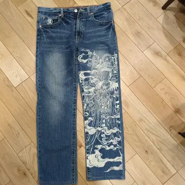 구름과 인물 프린트 스트레이트 데님