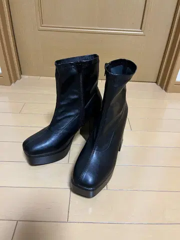블랙 하이힐 부츠