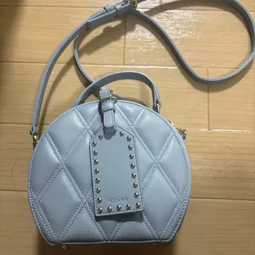 다이애나 라운드형 퀼팅 BAG 라이트 블루 즉시 구매