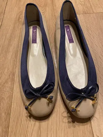 [미사용 새상품] BABARA 발레 슈즈 245D 베이지 네이비