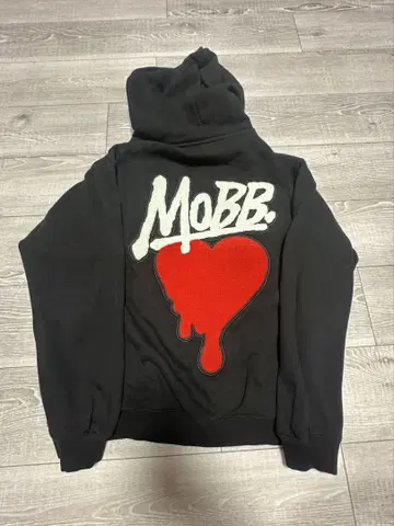 MOBB 하트 자수 후드티