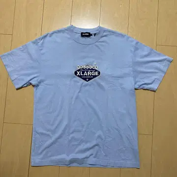 XLARGE 자수 로고 T셔츠 라이트 블루