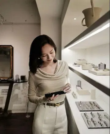 개더 드레이프 컷 상의