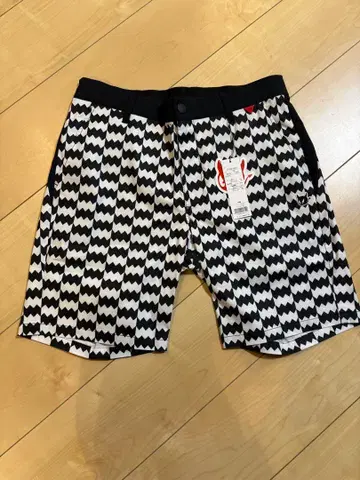 미사용 새상품 WAAC 여성용 골프 팬츠 화이트 블랙 지그재그 사이즈 1