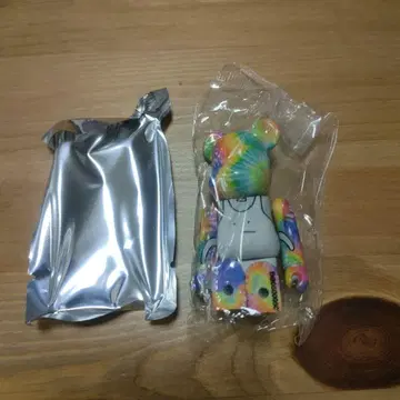 BE@RBRICK 50th iGLOORIOUS 시리즈 야바이 티셔츠 가게