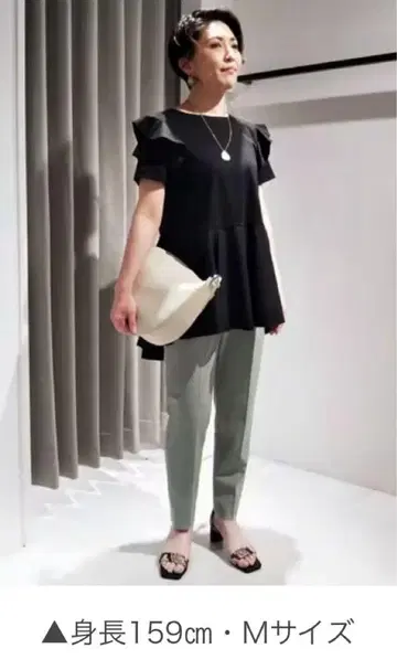 [ 새상품/미사용/택 있음 ] UNTITLED 프릴 소매 블랙 상의