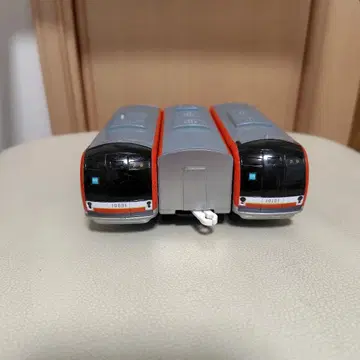 프라레일 라이트 부착 도쿄 메트로 부도심선 10000계