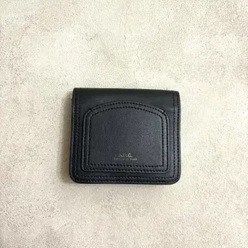 A.P.C. 블랙 가죽 접이식 지갑
