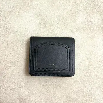 A.P.C. 블랙 가죽 접이식 지갑