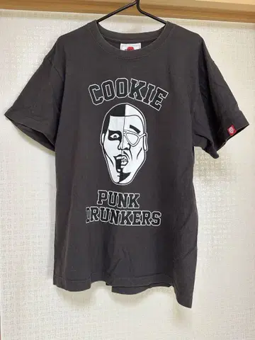 PUNK DRUNKERS 그래픽 T셔츠 M 사이즈 다크 그레이