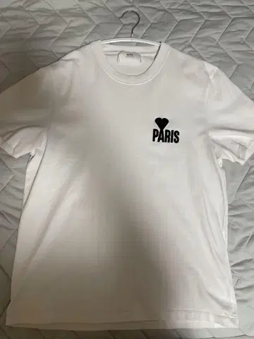 화이트 T셔츠 PARIS 디자인