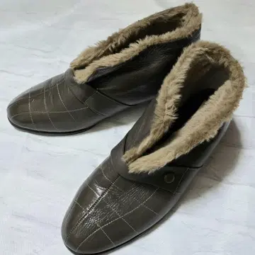 Amour 퍼 달린 그레이 브라운 숏부츠 아뮤르