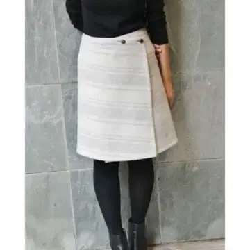 [새상품급] 이에나 W 페이스 리버서블 스커트