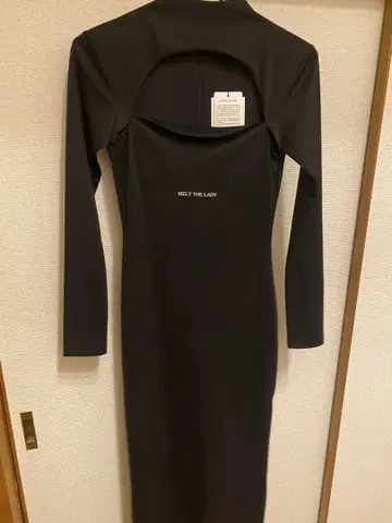 블랙 컷 아웃 롱 원피스
