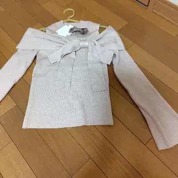 melume 베이지 오프숄더 니트