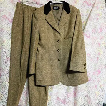 [새상품급] TRANS WORK 베이지 셋업 팬츠 수트 가격 내렸습니다