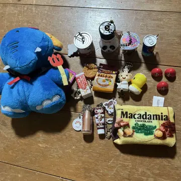 코끼리 봉제 인형과 캡슐 토이 세트