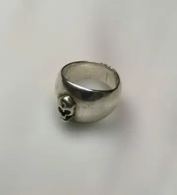 스컬 모티브 실버 925 핑키링 루비 포함