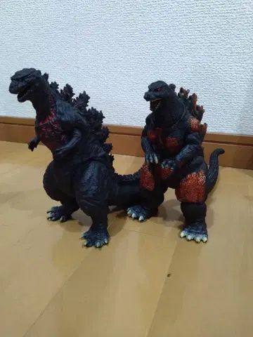 고질라 피규어 2체 세트