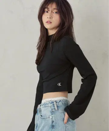Calvin Klein 자수 리브 하이넥 롱 슬리브 티셔츠