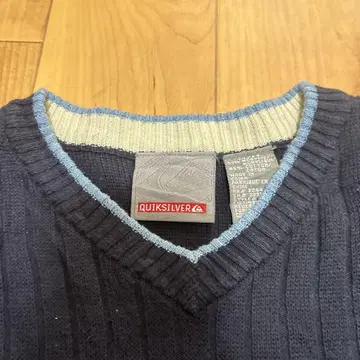 QUIKSILVER 네이비 V넥 스웨터