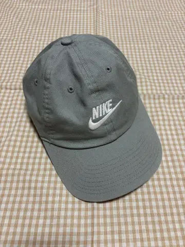 미사용 새상품 인기 완판템 emmi 구매*NIKE 캡 탁한 그린