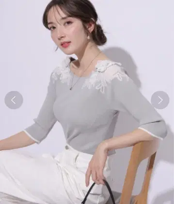 아푸와이저 리셰 3D 플라워 숄더 자수 니트