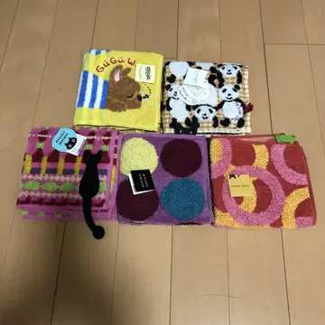 마타노 아츠코, 오부치 아키코, 구구 월드, 손수건 세트