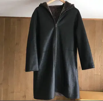 최근 띠어리 후드 부착 리버서블 양가죽 무스탕 코트
