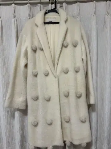 FURFUR 폼폼 포함 롱 코트