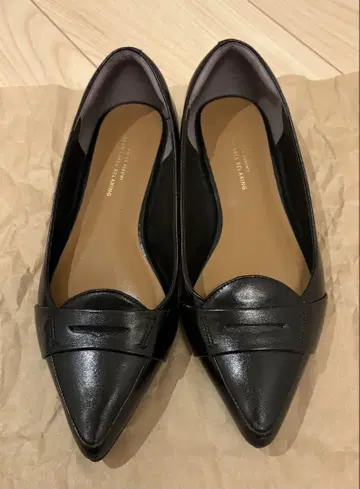 블랙 가죽 스틸레토 플랫슈즈