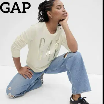 GAP Relaxed Logo Sweatshirt 메탈릭 로고 맨투맨