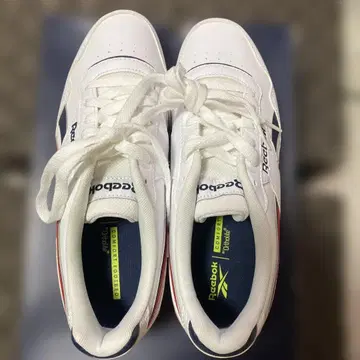 Reebok 스니커즈