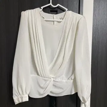 기브 화이트 긴팔 셔츠
