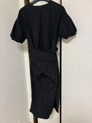 코스믹 원더 랩 드레스 블랙 반팔