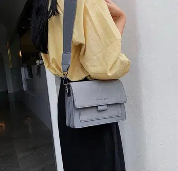 미사용 새상품 미니 숄더백 숄더 올 시즌 대용량 럭셔리