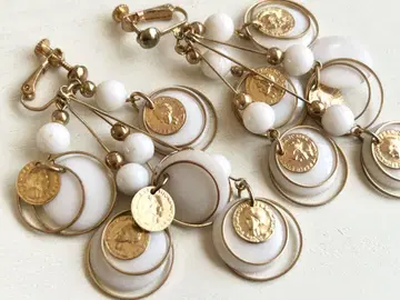 골동품 미사용 코인 화이트 반짝이는 vintage 귀찌