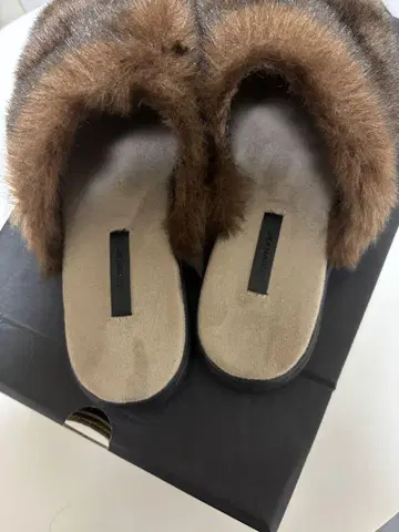 지나시스 퍼 샌들