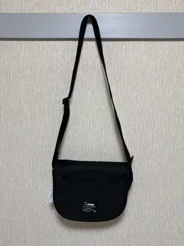 블랙 나일론 숄더백 moz